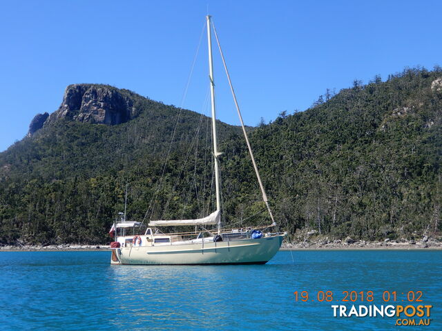 CRUISING YACHT