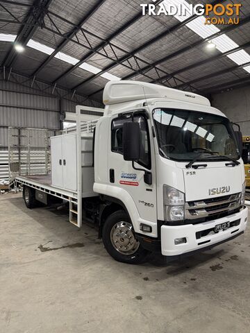 2016 ISUZU F Series Tray Truck