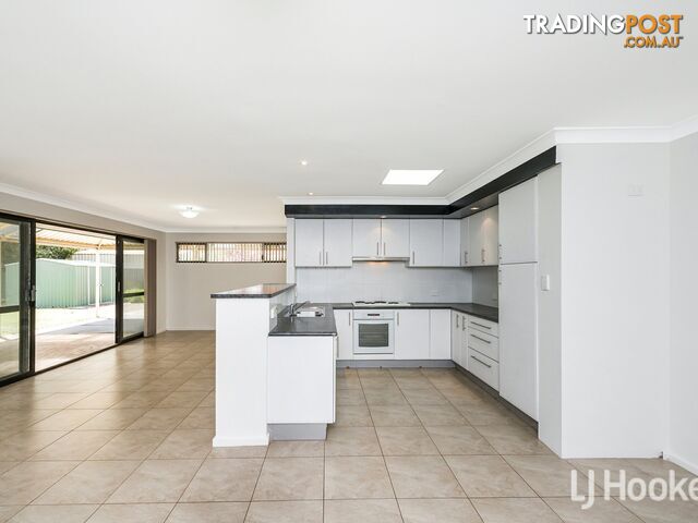 17 Fagence Way THORNLIE WA 6108