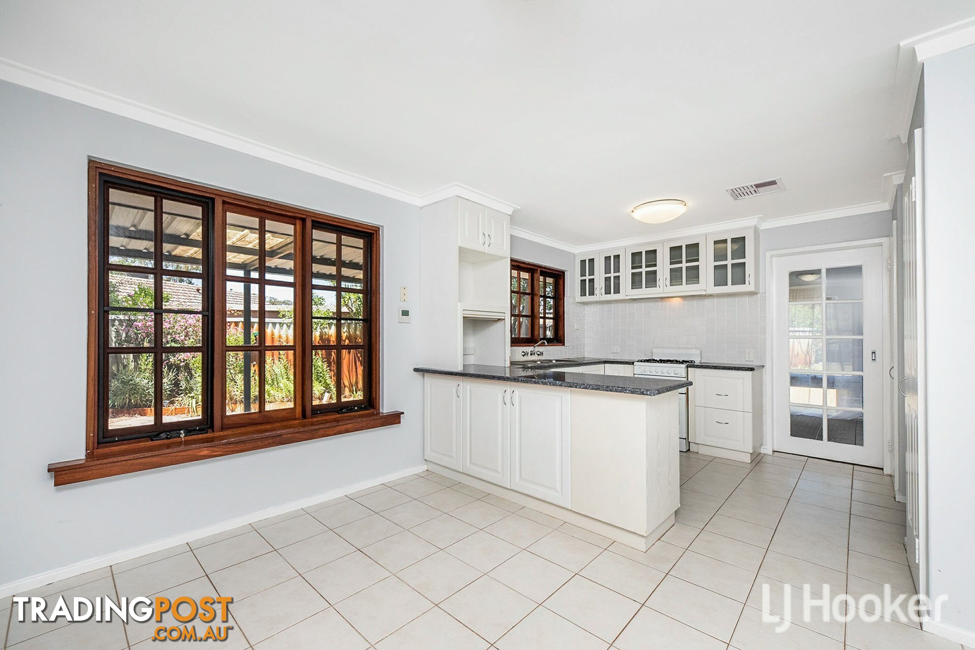 17 Ailsworth Court THORNLIE WA 6108