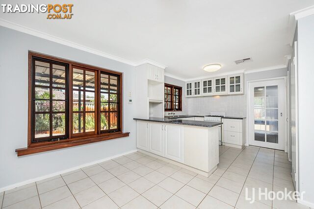 17 Ailsworth Court THORNLIE WA 6108