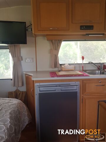 2011 Vanguard Pyramul 18't Caravan - photo 5 of 11