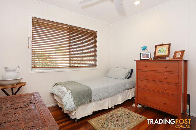 25 Clam Street RUNAWAY BAY QLD 4216