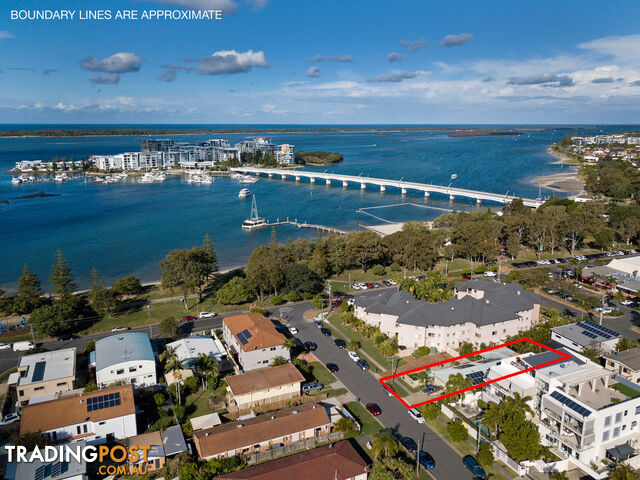 1 & 2/6 Victor Avenue PARADISE POINT QLD 4216