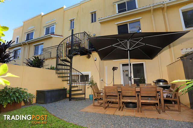 10/14 Pendraat Parade HOPE ISLAND QLD 4212
