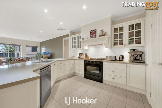 6 Loders Way BERWICK VIC 3806