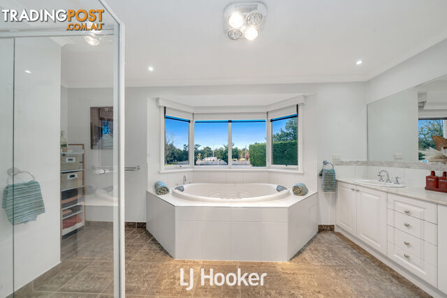 16 Mandurah Chase BERWICK VIC 3806