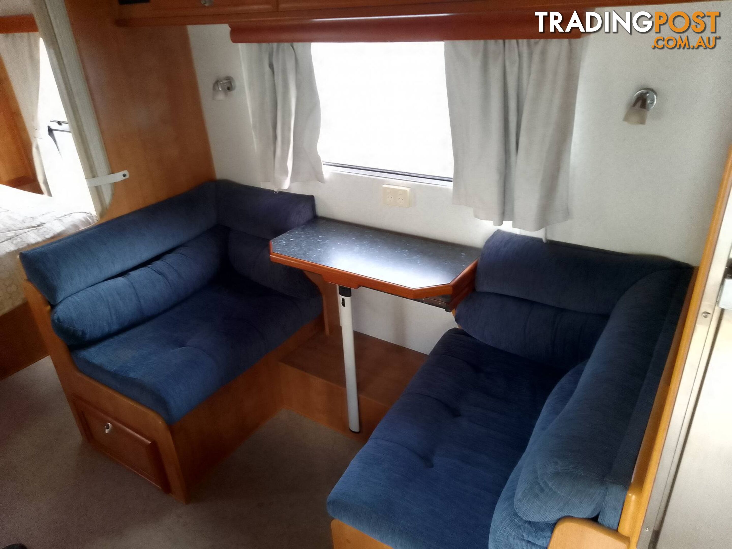 ROADSTAR DAINTREE 22FT TOURING CARAVAN