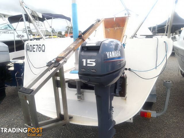 BLAZER 740 TRAILER SAILOR 7.4M SAIL BOAT -15HP YAMAHA 2 STROKE OUTBOARD AND TRAILER