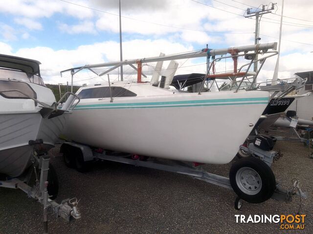 BLAZER 740 TRAILER SAILOR 7.4M SAIL BOAT -15HP YAMAHA 2 STROKE OUTBOARD AND TRAILER