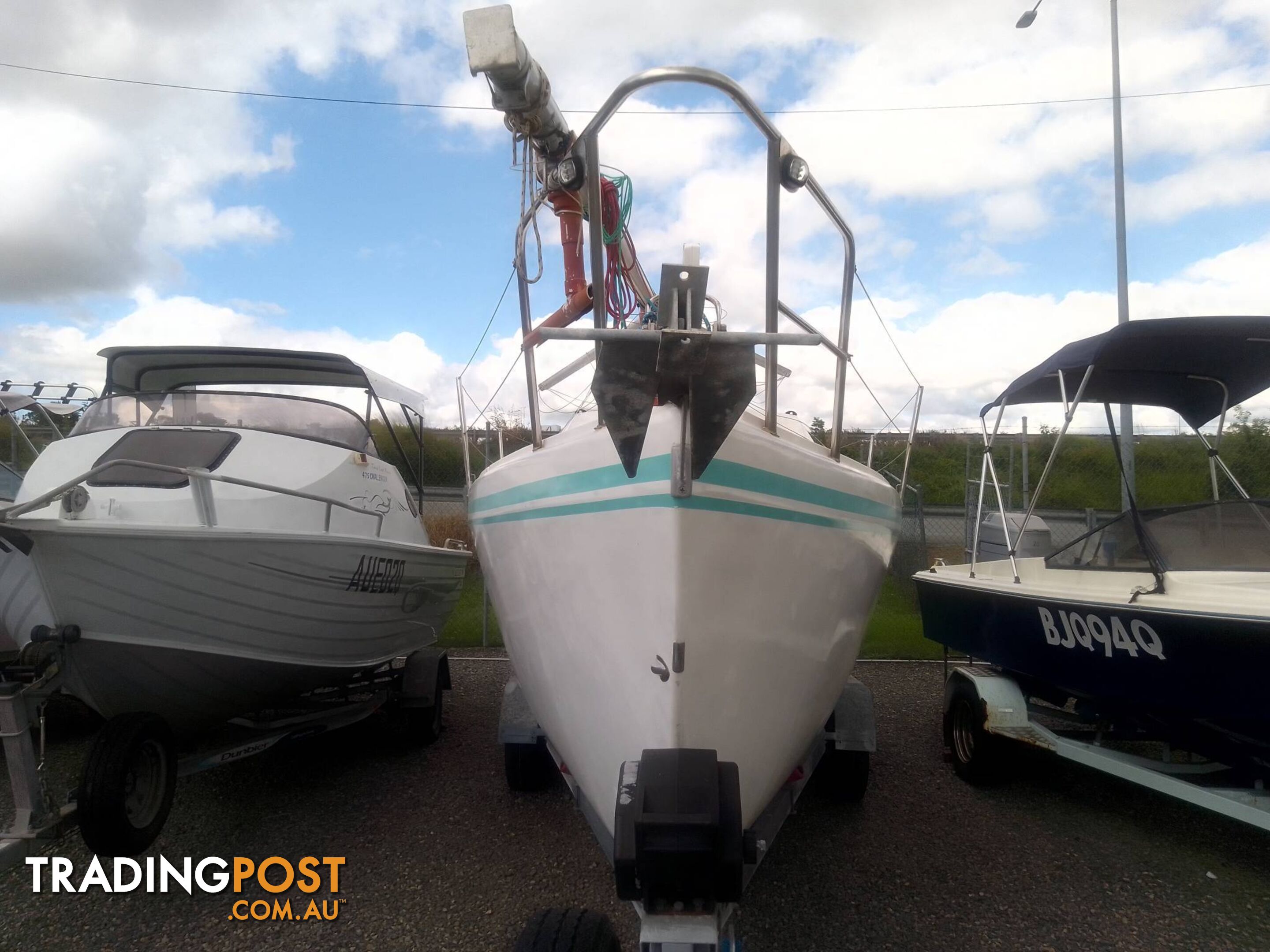 BLAZER 740 TRAILER SAILOR 7.4M SAIL BOAT -15HP YAMAHA 2 STROKE OUTBOARD AND TRAILER