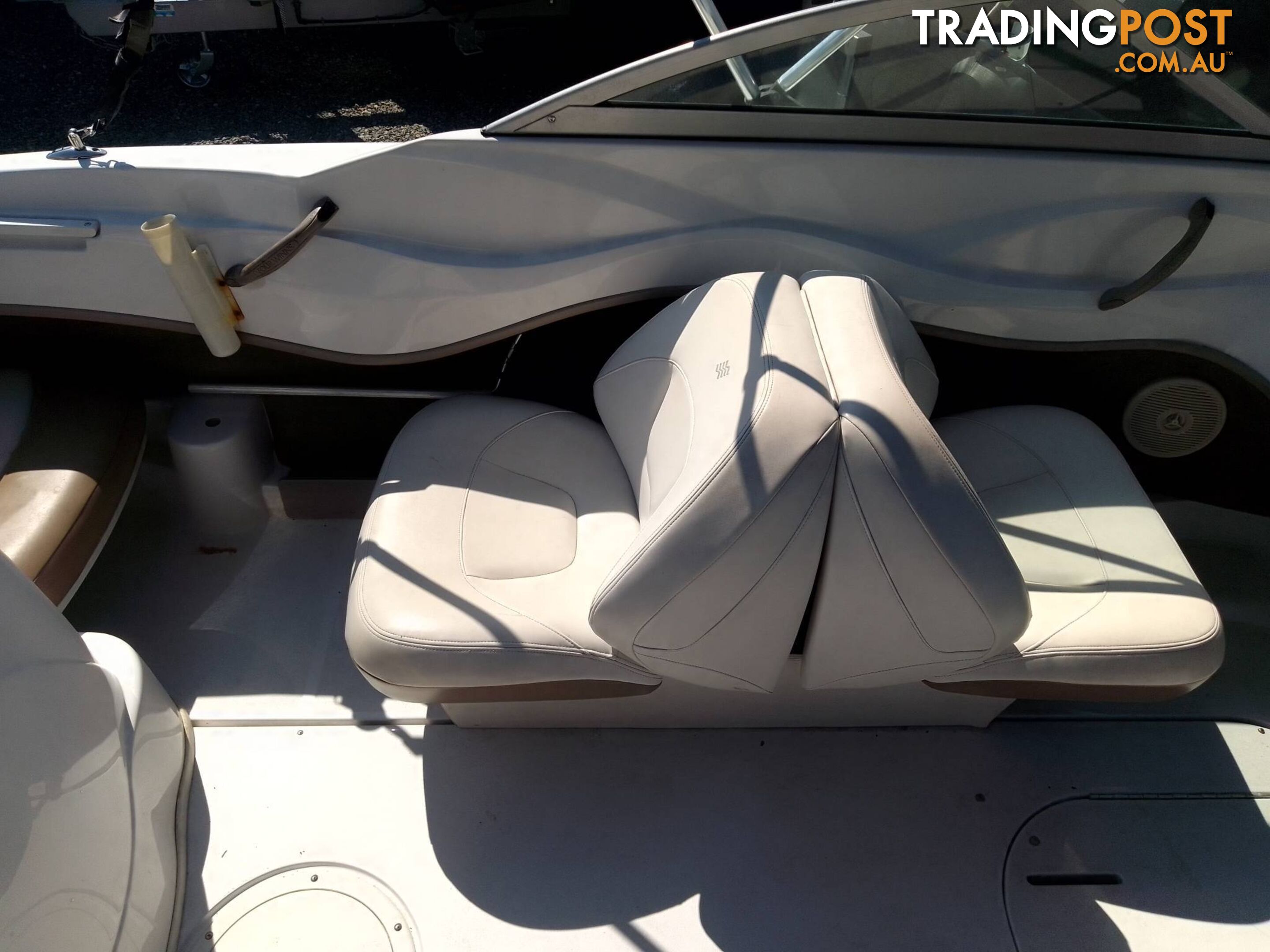 FOUR WINNS BOWRIDER 180 HORIZON-135HP MERCRUISER STERNDRIVE AND TRAILER