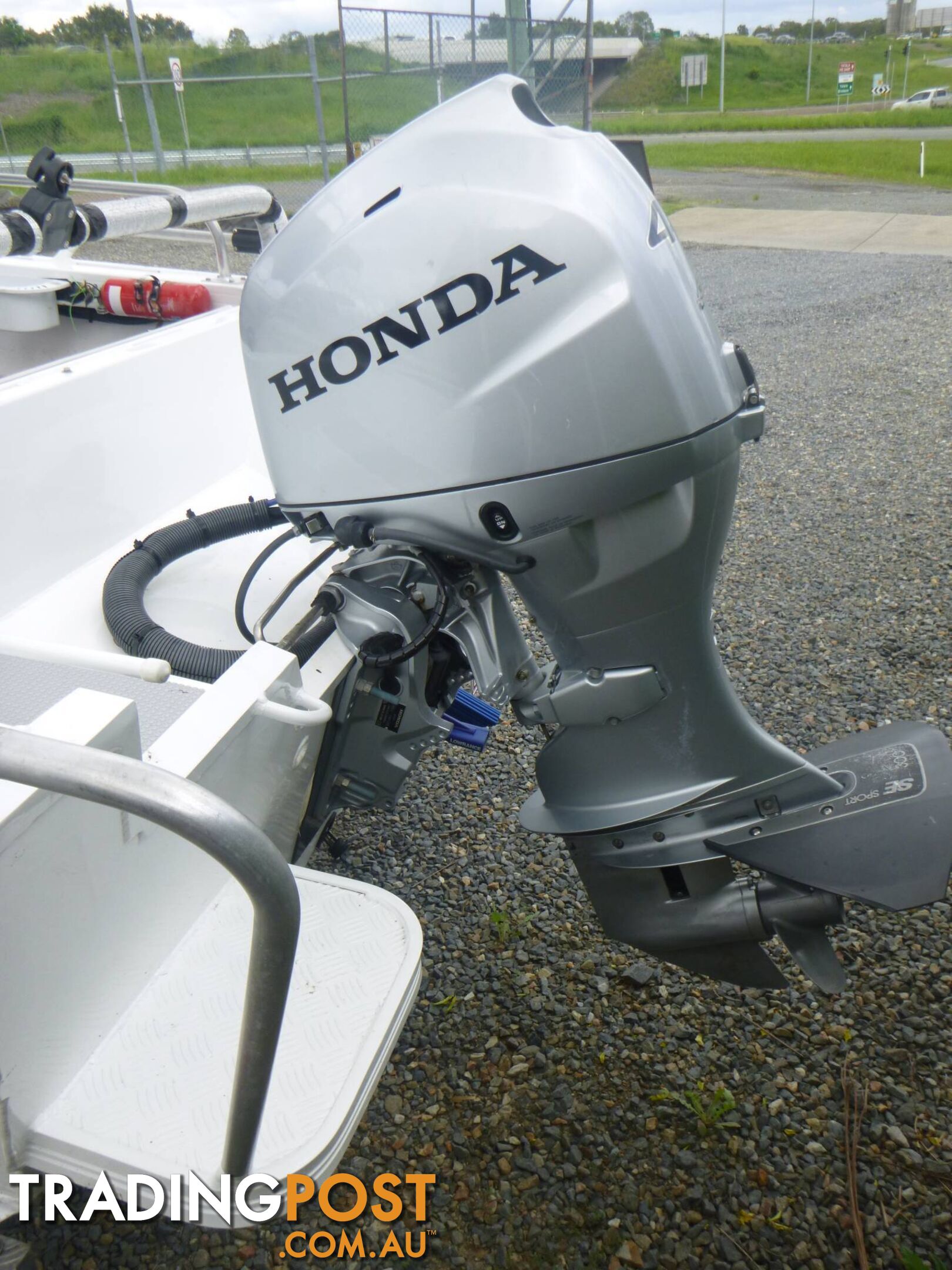 QUINTREX 430 FISHABOUT -40HP HONDA 4 STROKE AND ALLOY TRAILER
