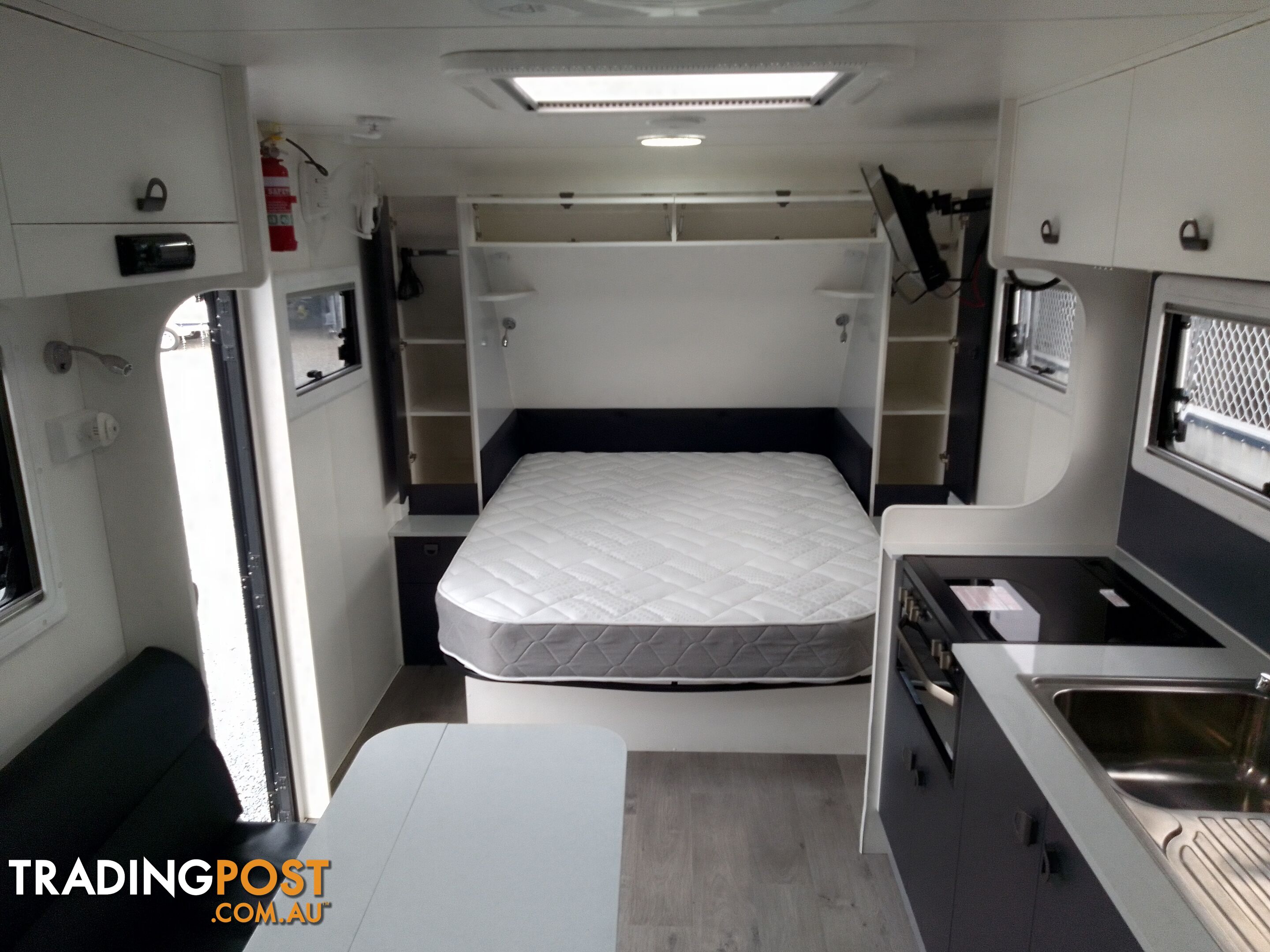 NEW AGE ROAD OWL 21FT CARAVAN WITH 3 BUNKS