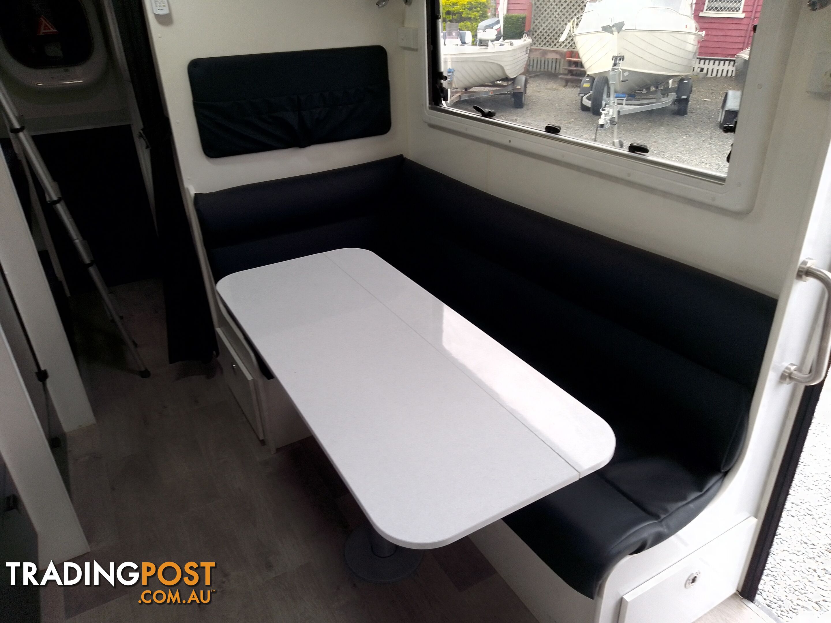 NEW AGE ROAD OWL 21FT CARAVAN WITH 3 BUNKS