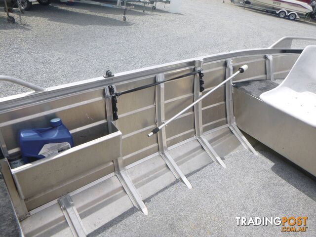 STESSCO CATCHER 429 SIDE CONSOLE RUNABOUT-30HP YAMAHA AND TRAILER 2014