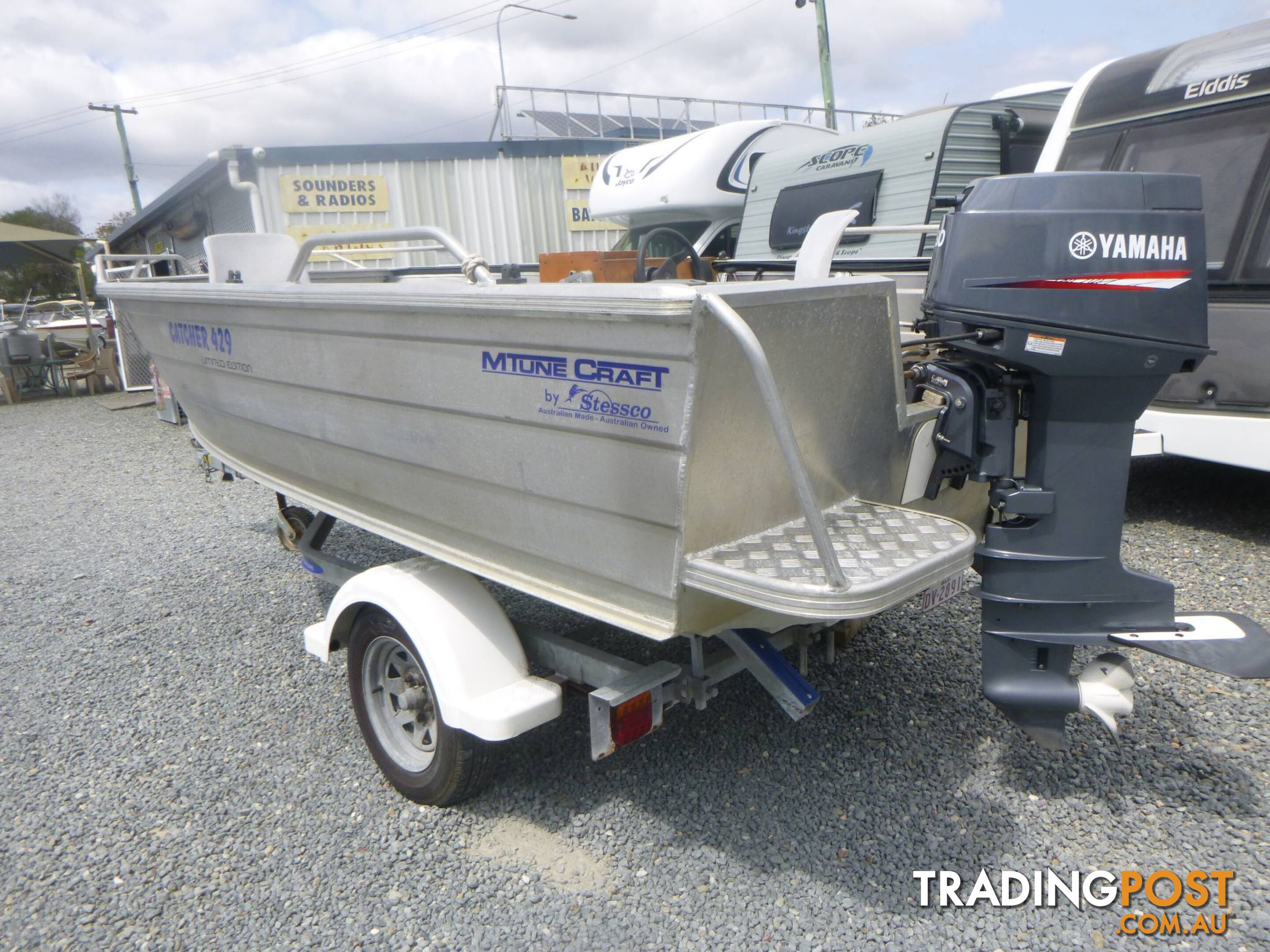 STESSCO CATCHER 429 SIDE CONSOLE RUNABOUT-30HP YAMAHA AND TRAILER 2014