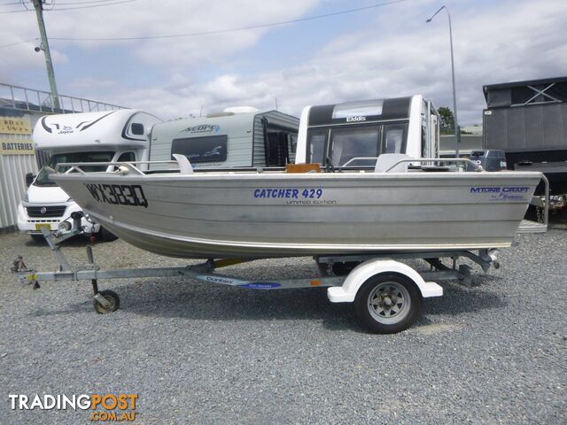 STESSCO CATCHER 429 SIDE CONSOLE RUNABOUT-30HP YAMAHA AND TRAILER 2014