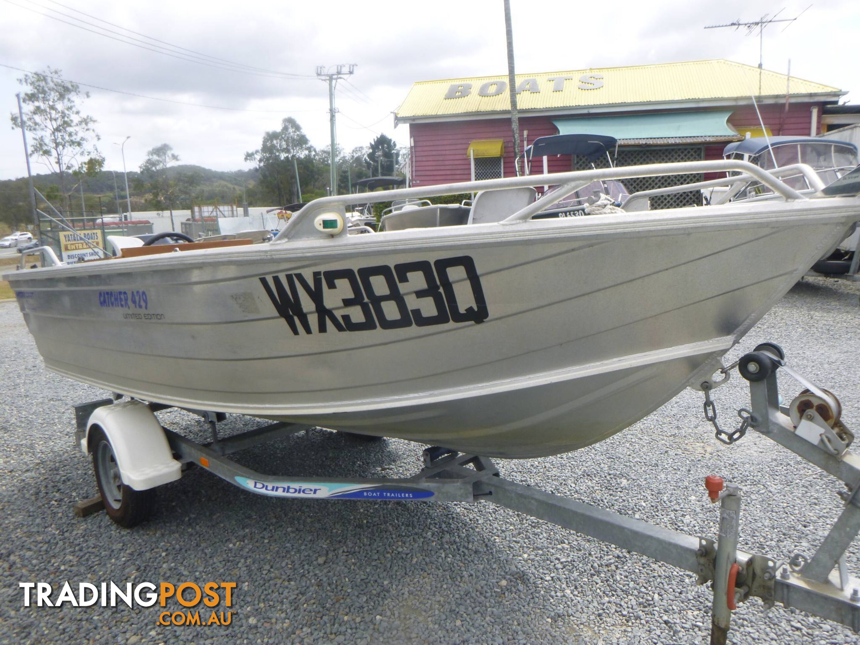 STESSCO CATCHER 429 SIDE CONSOLE RUNABOUT-30HP YAMAHA AND TRAILER 2014