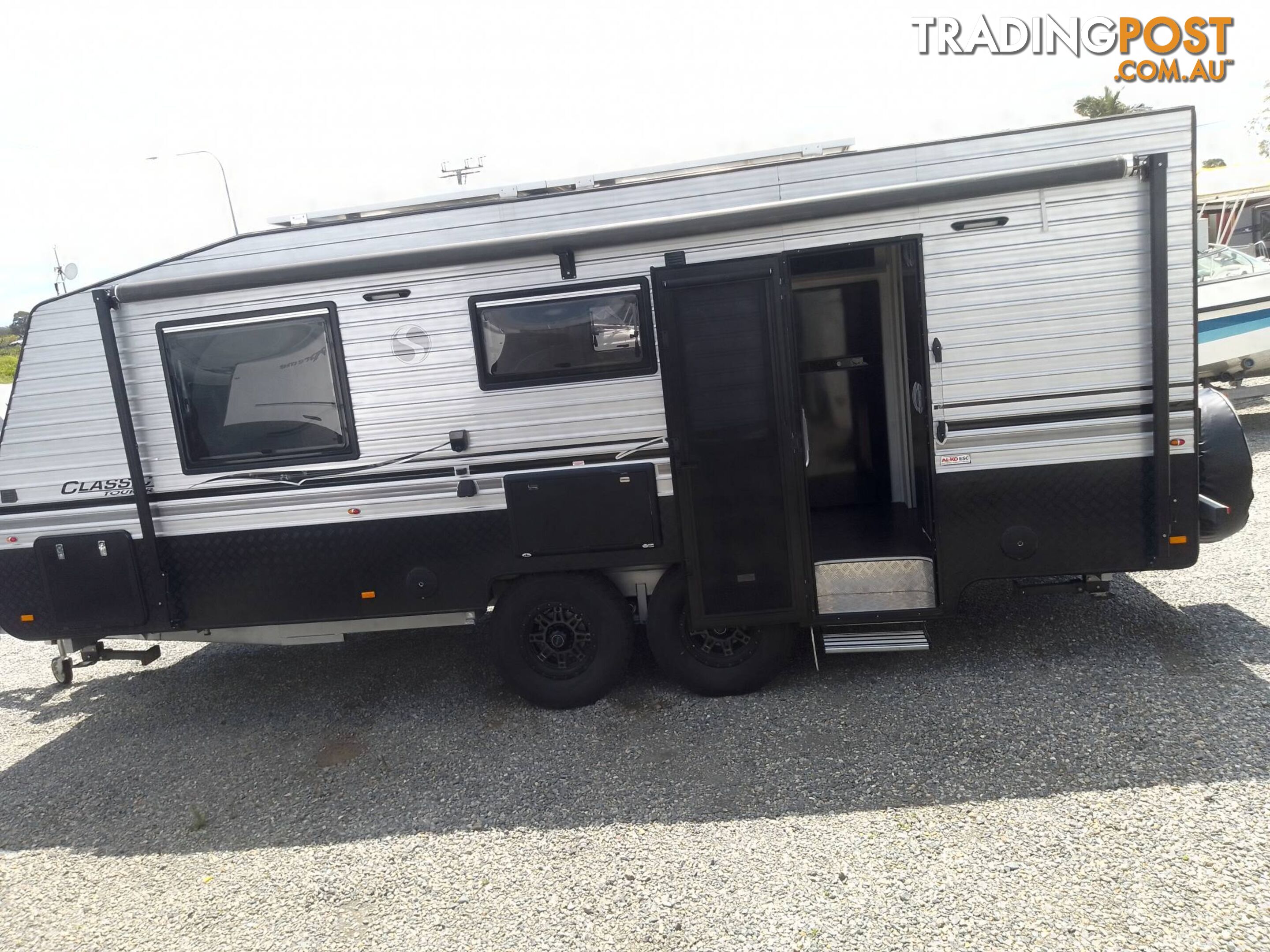 SUPREME CLASSIC TOURER 22FT OFF-ROAD CARAVAN