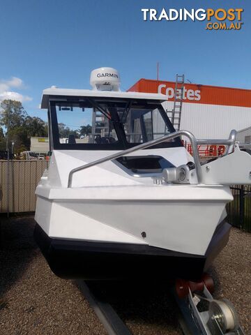 NEW ACRAFT MARINE ABSOLUTE HT 725 HALF CABIN WITH 200HP SUZUKI 4 STROKE OUTBOARD AND TRAILER - photo 3 of 33