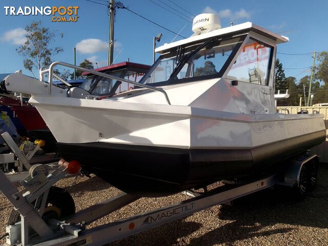 2024 ACRAFT MARINE ABSOLUTE HT 725 HALF CABIN WITH 200HP SUZUKI 4 STROKE OUTBOARD AND TRAILER