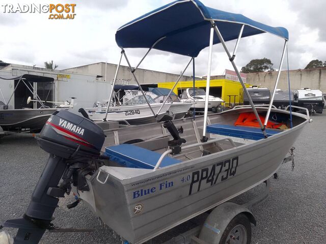 2005 BLUEFIN 4M TILLER STEER 30HP 2 STROKE YAMAHA AND TRAILER