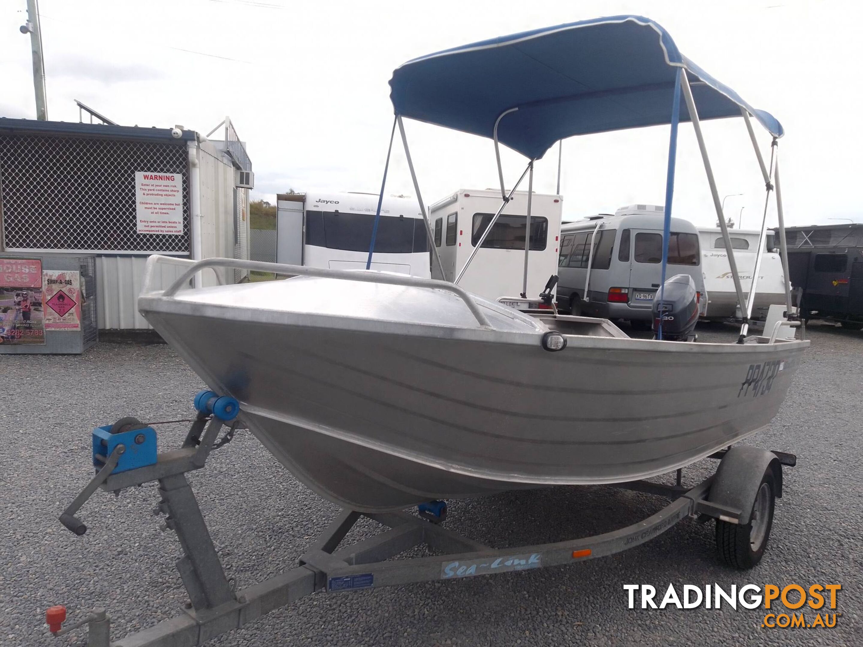 2005 BLUEFIN 4M TILLER STEER 30HP 2 STROKE YAMAHA AND TRAILER