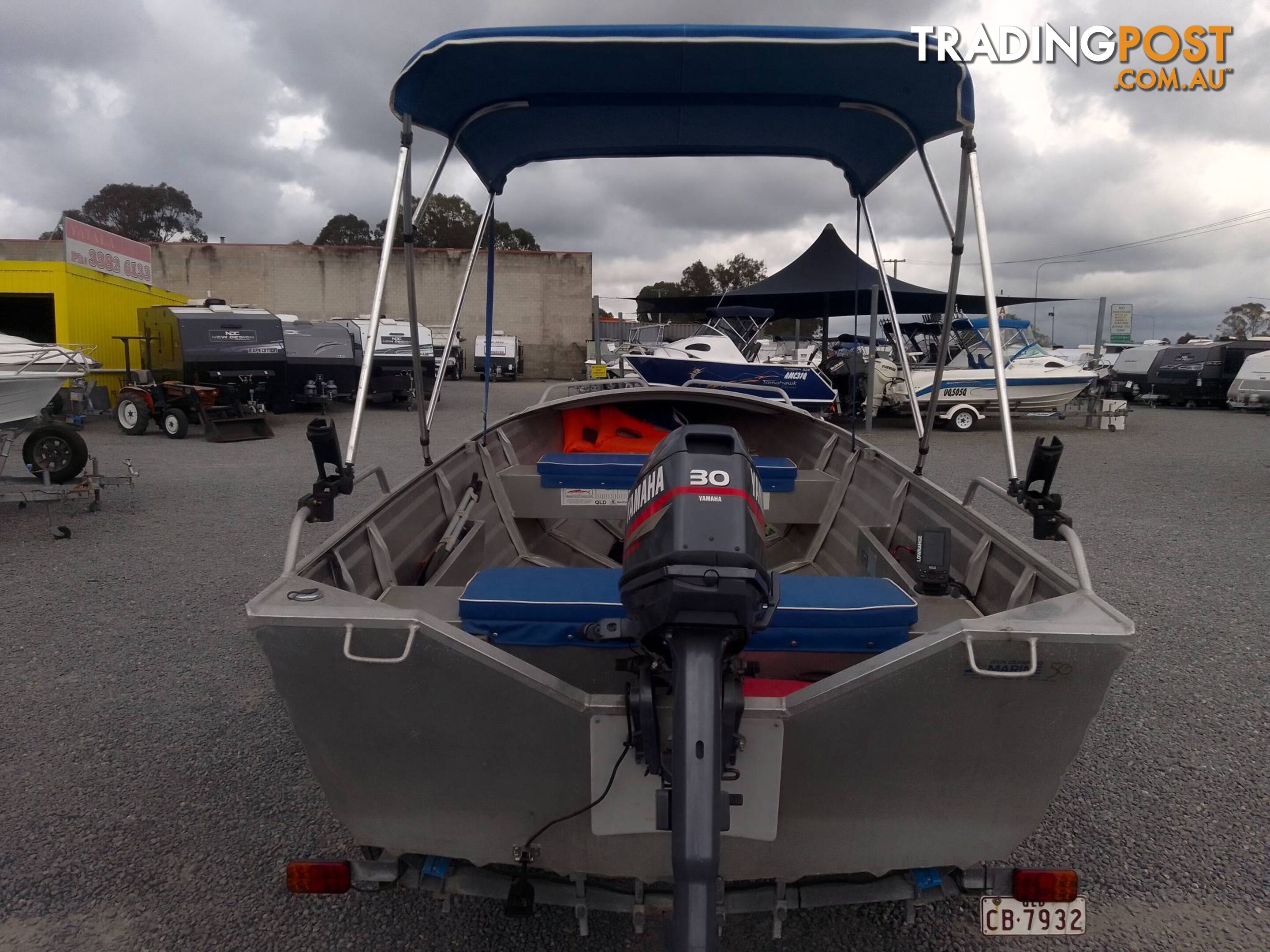 2005 BLUEFIN 4M TILLER STEER 30HP 2 STROKE YAMAHA AND TRAILER