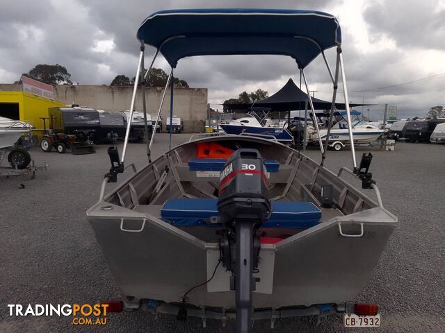 2005 BLUEFIN 4M TILLER STEER 30HP 2 STROKE YAMAHA AND TRAILER