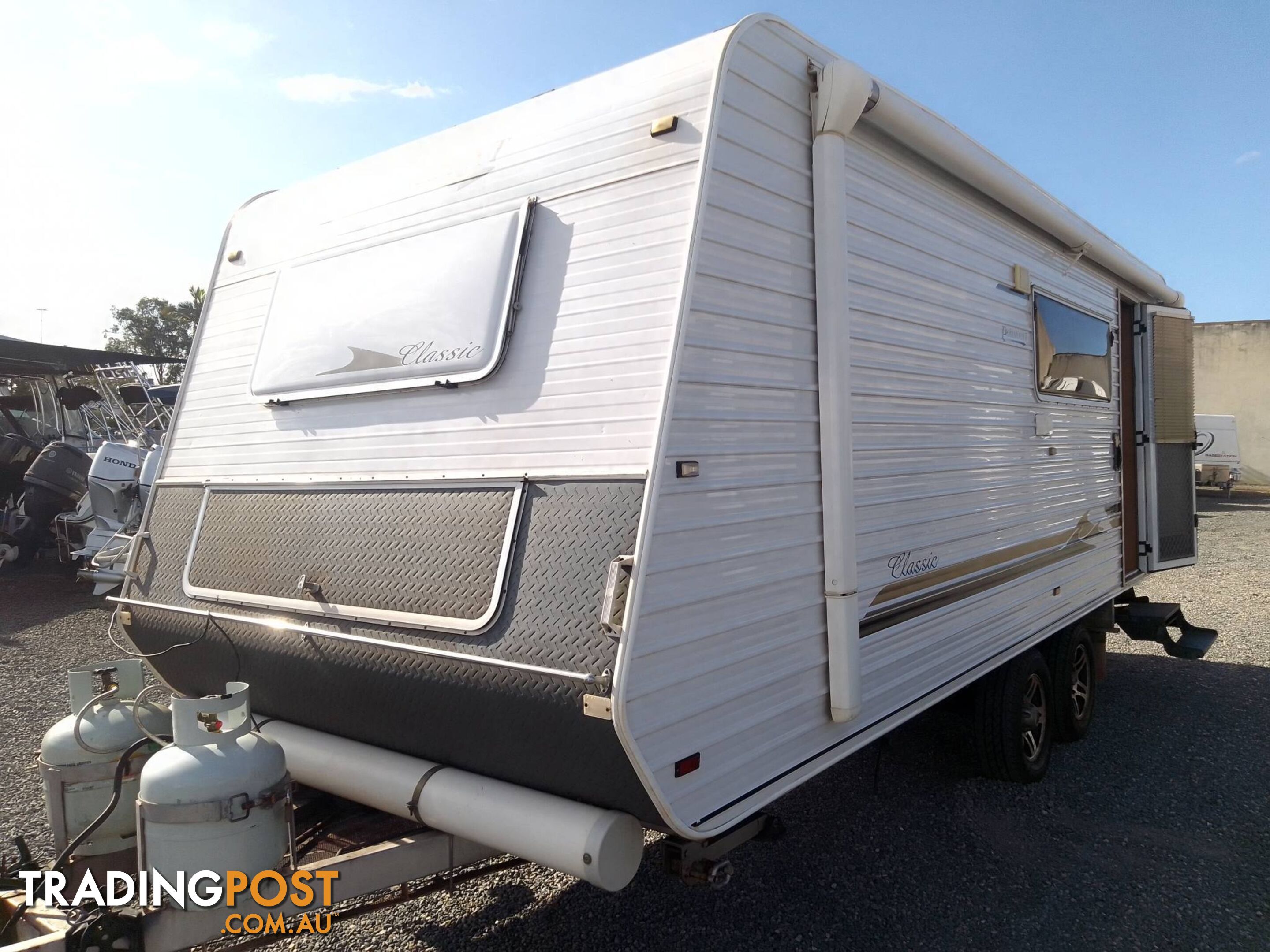 PARAMOUNT CLASSIC 21.5FT SEMI OFF-ROAD TOURING CARAVAN