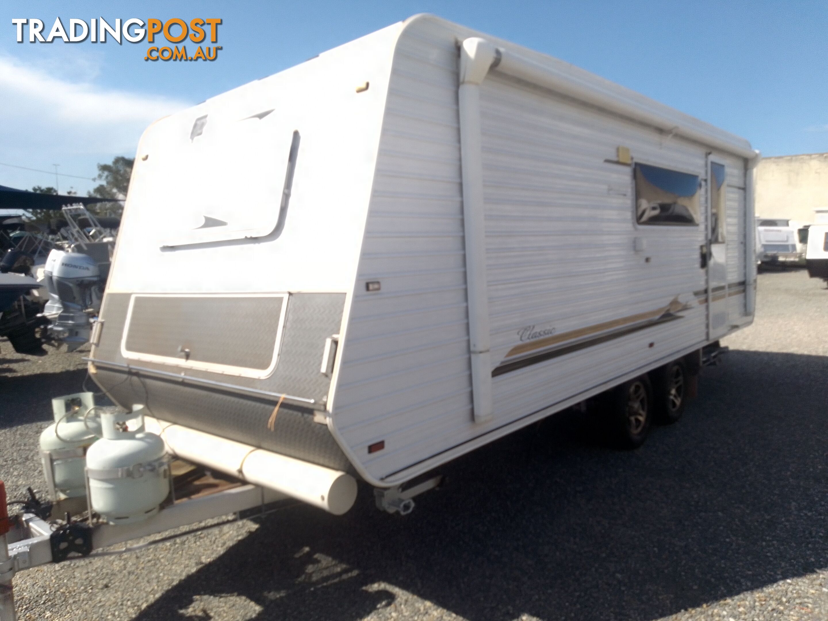 PARAMOUNT CLASSIC 21.5FT SEMI OFF-ROAD TOURING CARAVAN