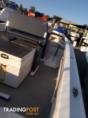 CRUISE CRAFT 6M CENTRE CONSOLE-200HP MERCURY 2 STROKE AND TRAILER