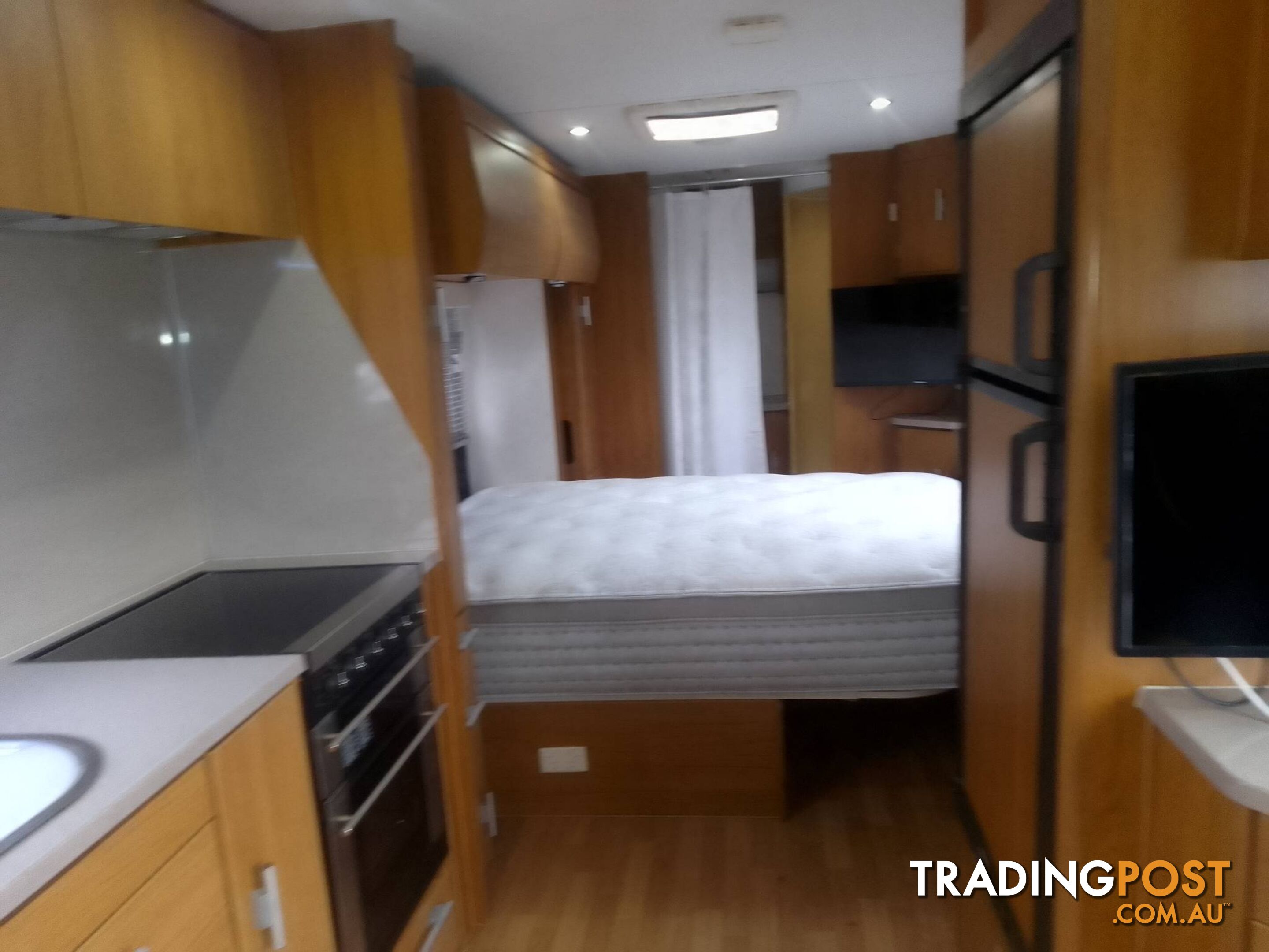 JAYCO STERLING SLIDE-OUT 23.5FT ON-SITE/TOURING CARAVAN