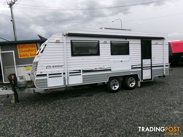 USED 2013 20FT SUPREME CLASSIC DUAL AXLE TOURING CARAVAN - photo 3 of 22