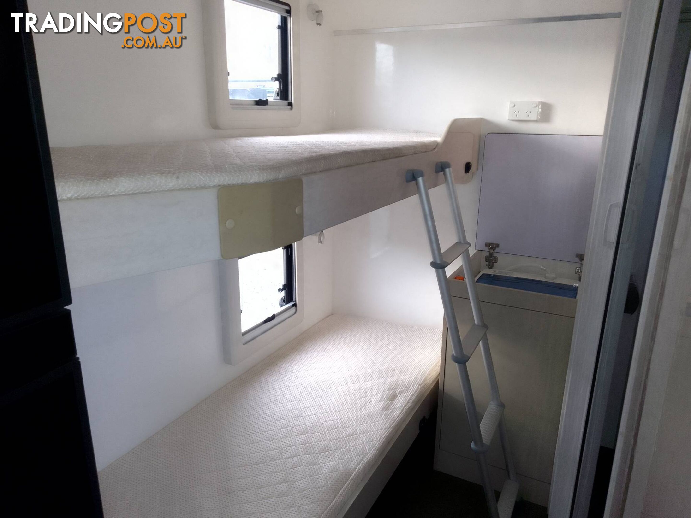 GOLD STAR 20FT FAMILY TOURING BUNK CARAVAN