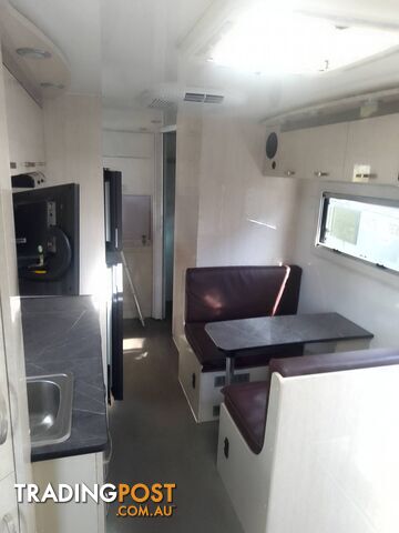 GOLD STAR 20FT FAMILY TOURING BUNK CARAVAN