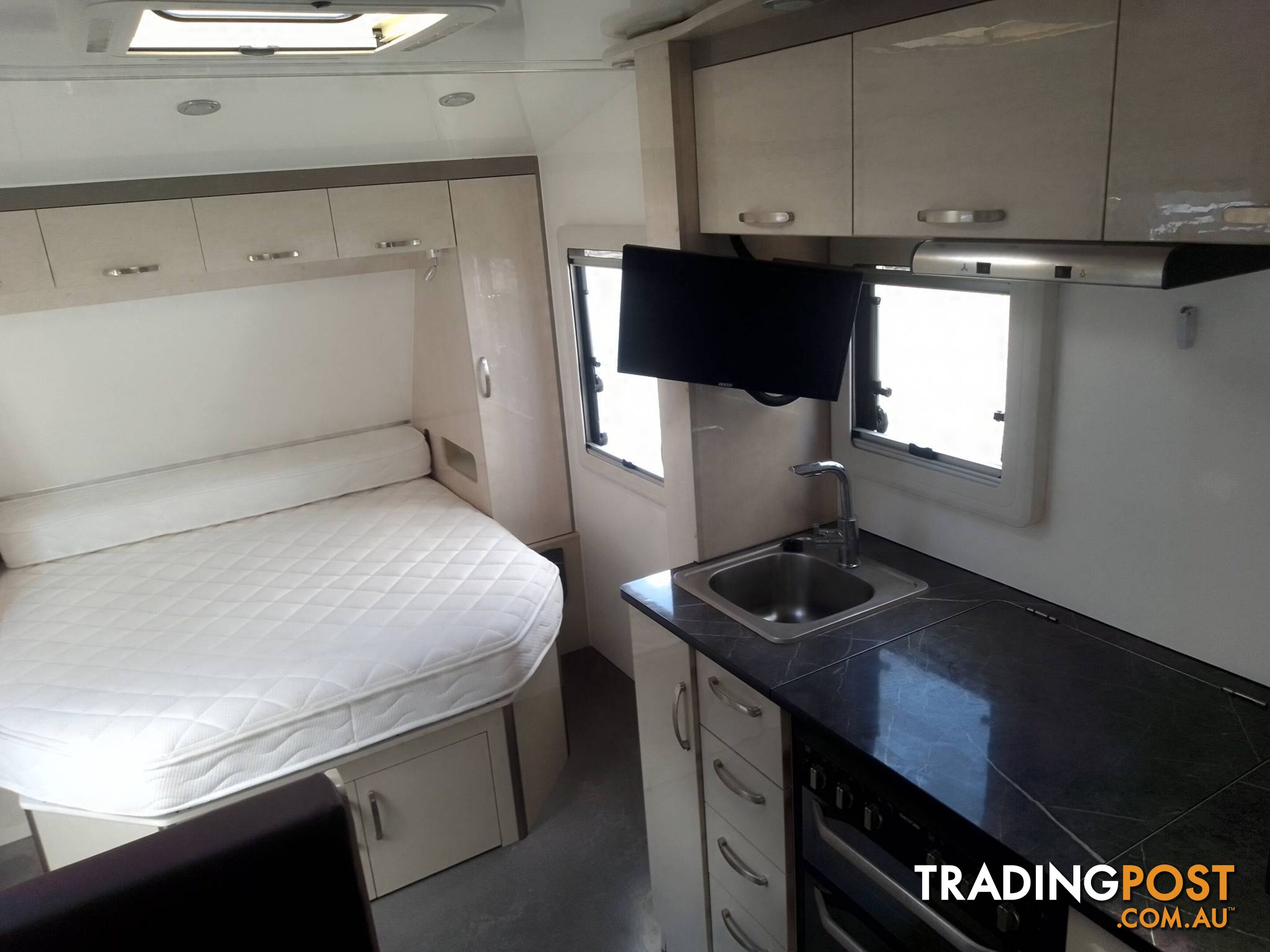 GOLD STAR 20FT FAMILY TOURING BUNK CARAVAN