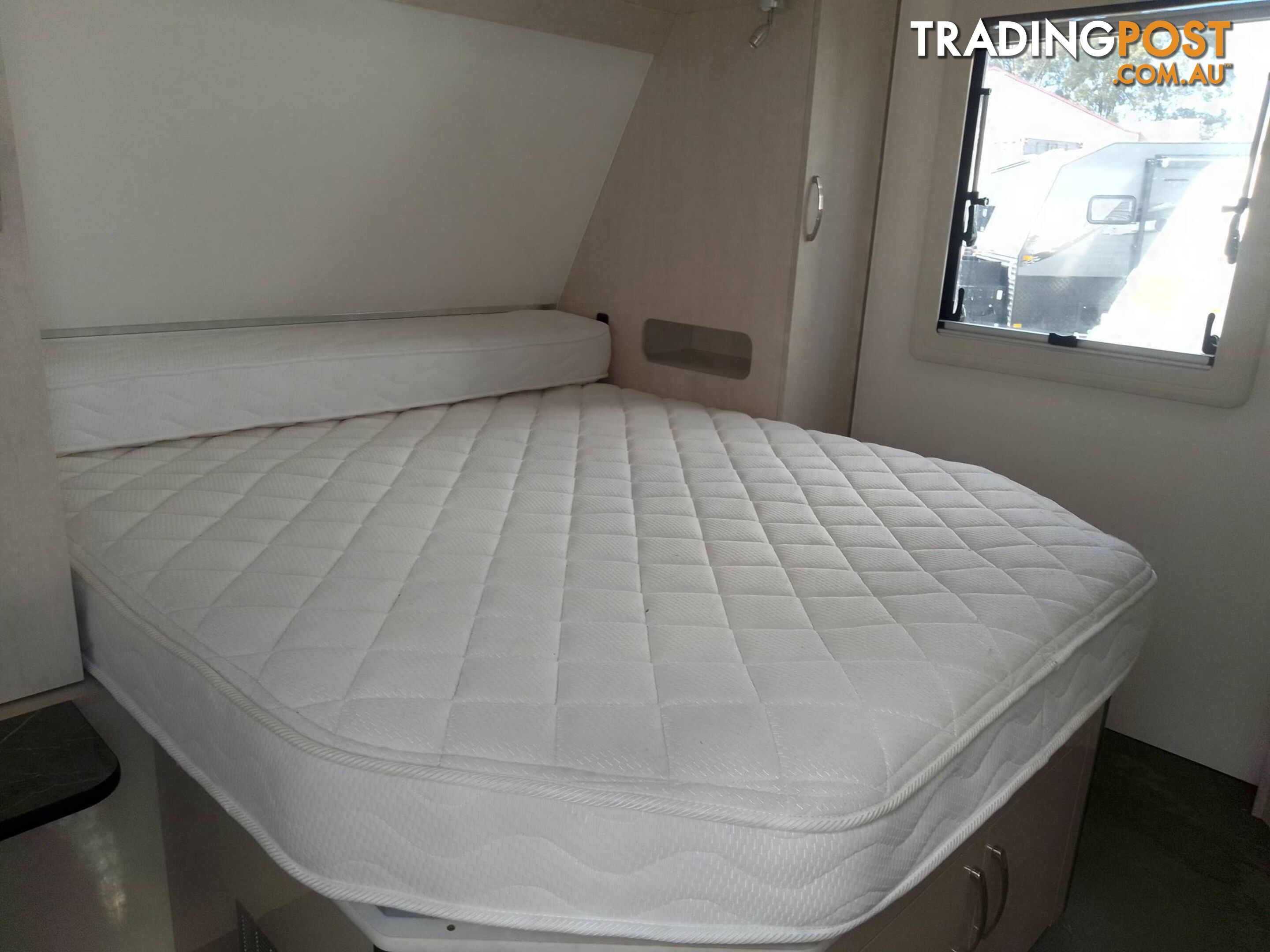 GOLD STAR 20FT FAMILY TOURING BUNK CARAVAN