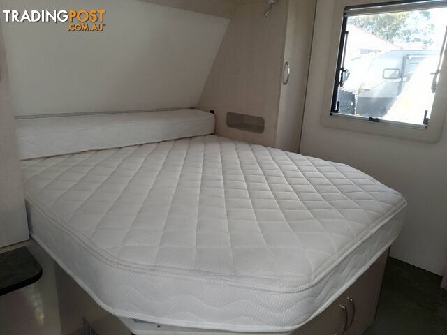 GOLD STAR 20FT FAMILY TOURING BUNK CARAVAN