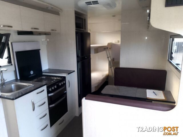 GOLD STAR 20FT FAMILY TOURING BUNK CARAVAN