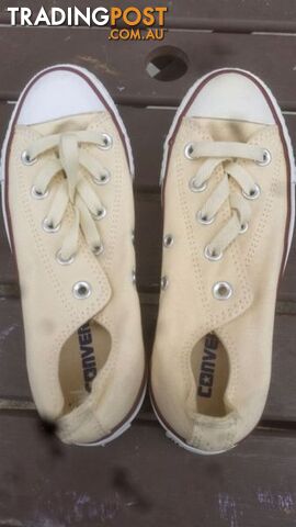CONVERSE ALL STAR SIZE 5 NEW