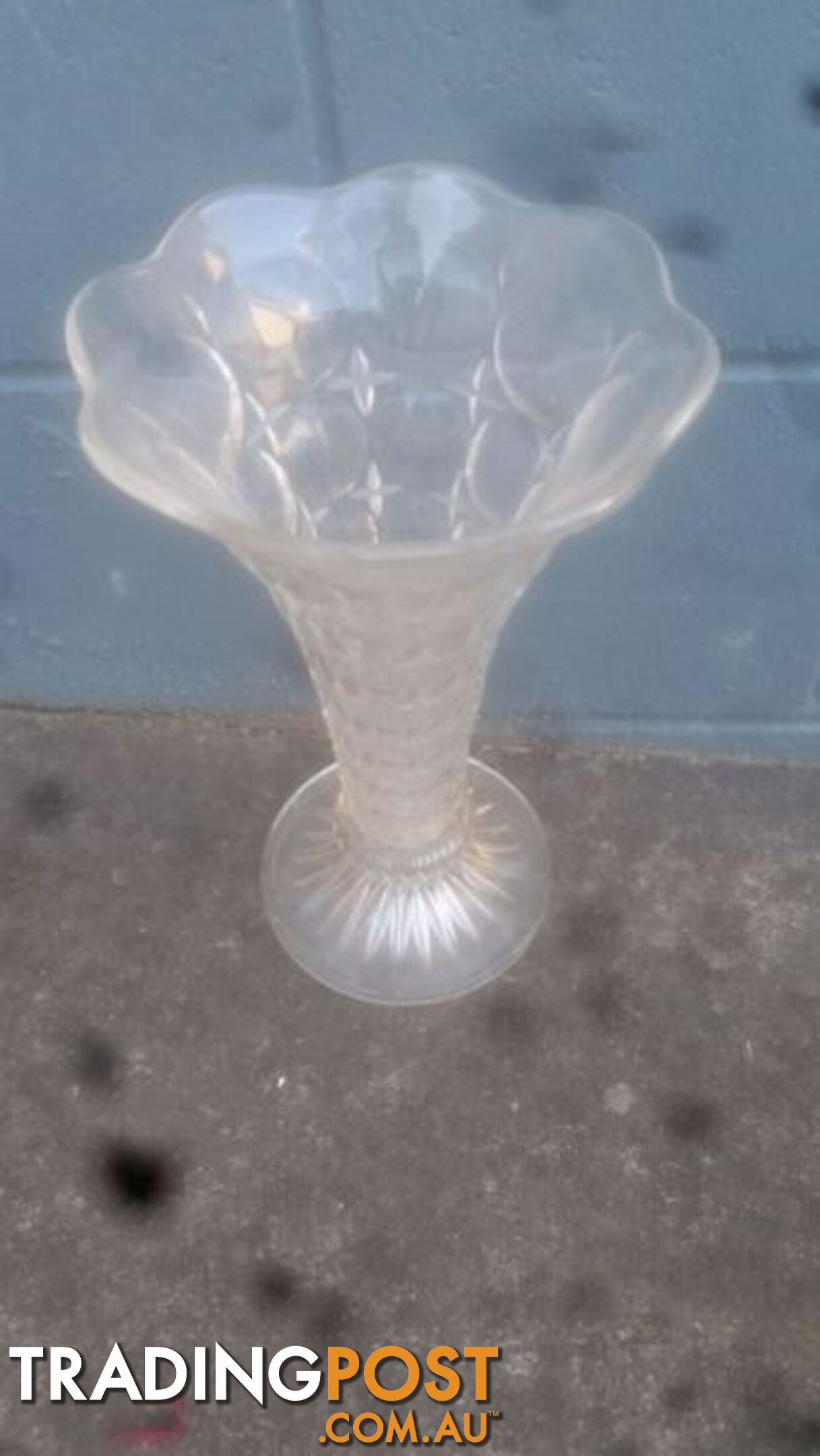 LARGE GLASS VASE 30CM TALL