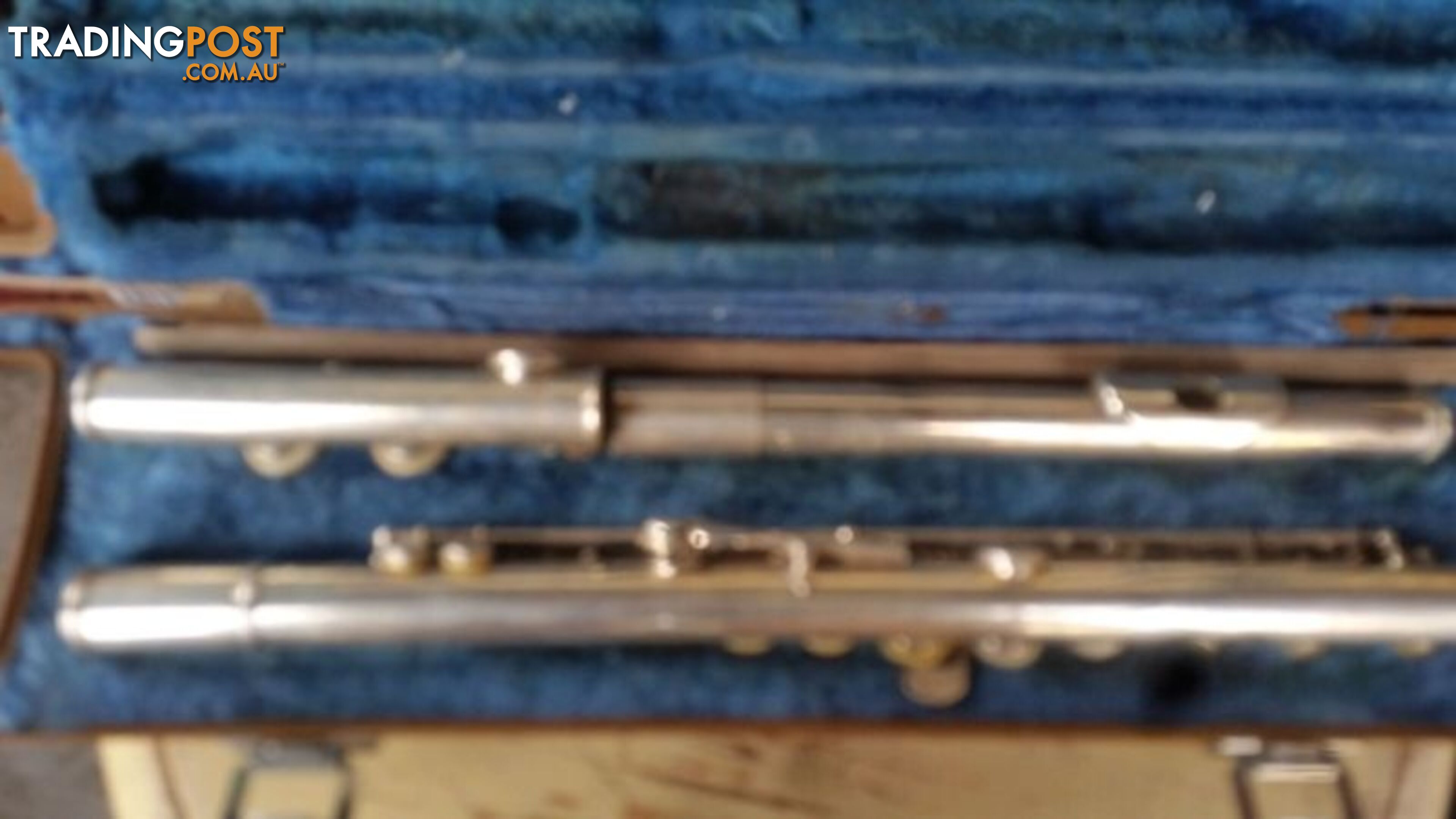 VINTAGE FLUTE IN CASE