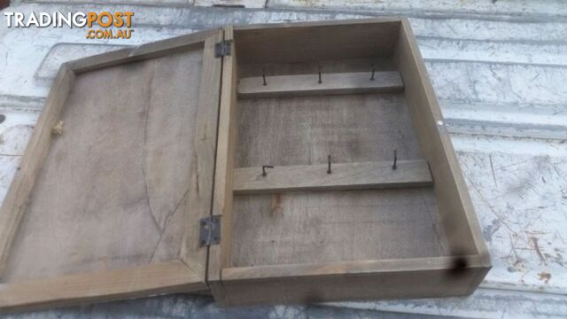 FAMILY RULES KEY RING BOX - photo 2 of 2