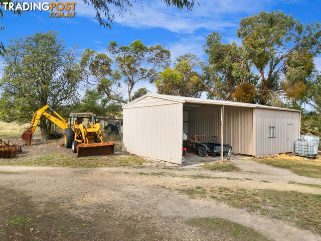 29 Mcintoshs Lane SNAKE VALLEY VIC 3351 - photo 2 of 19