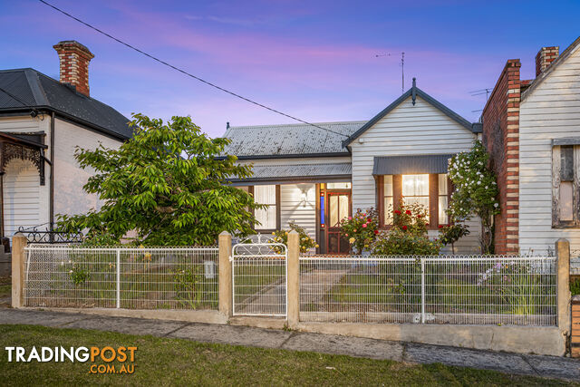 204 Neill Street SOLDIERS HILL VIC 3350 - photo 2 of 35