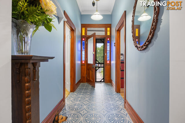 204 Neill Street SOLDIERS HILL VIC 3350 - photo 4 of 35