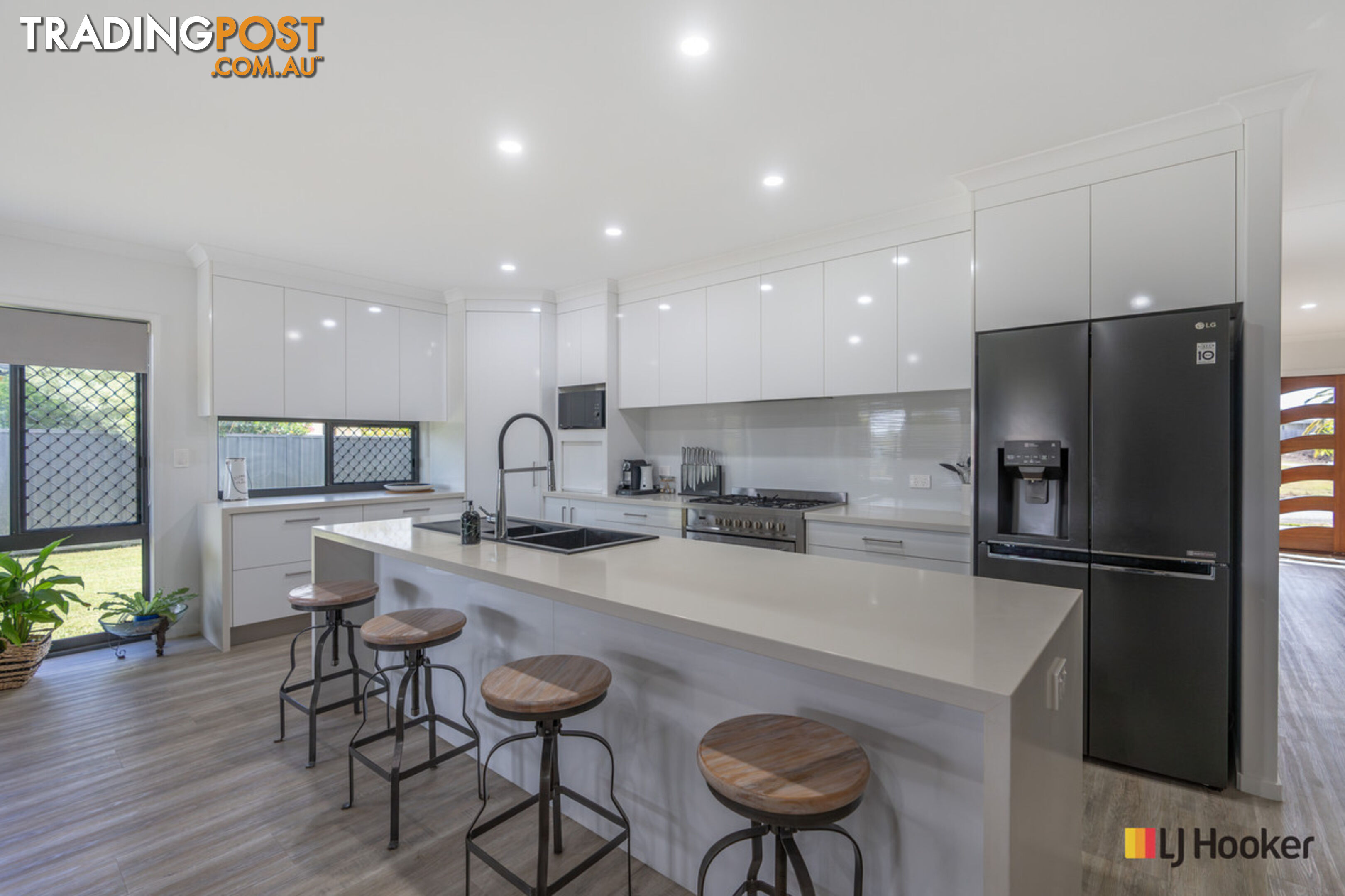 190 Barolin Esplanade CORAL COVE QLD 4670