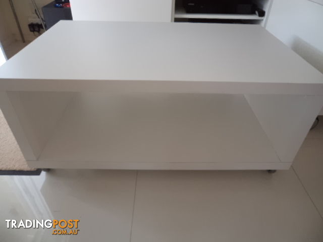 COFFEE TABLE COLOUR WHITE GOOD CONDITION $25